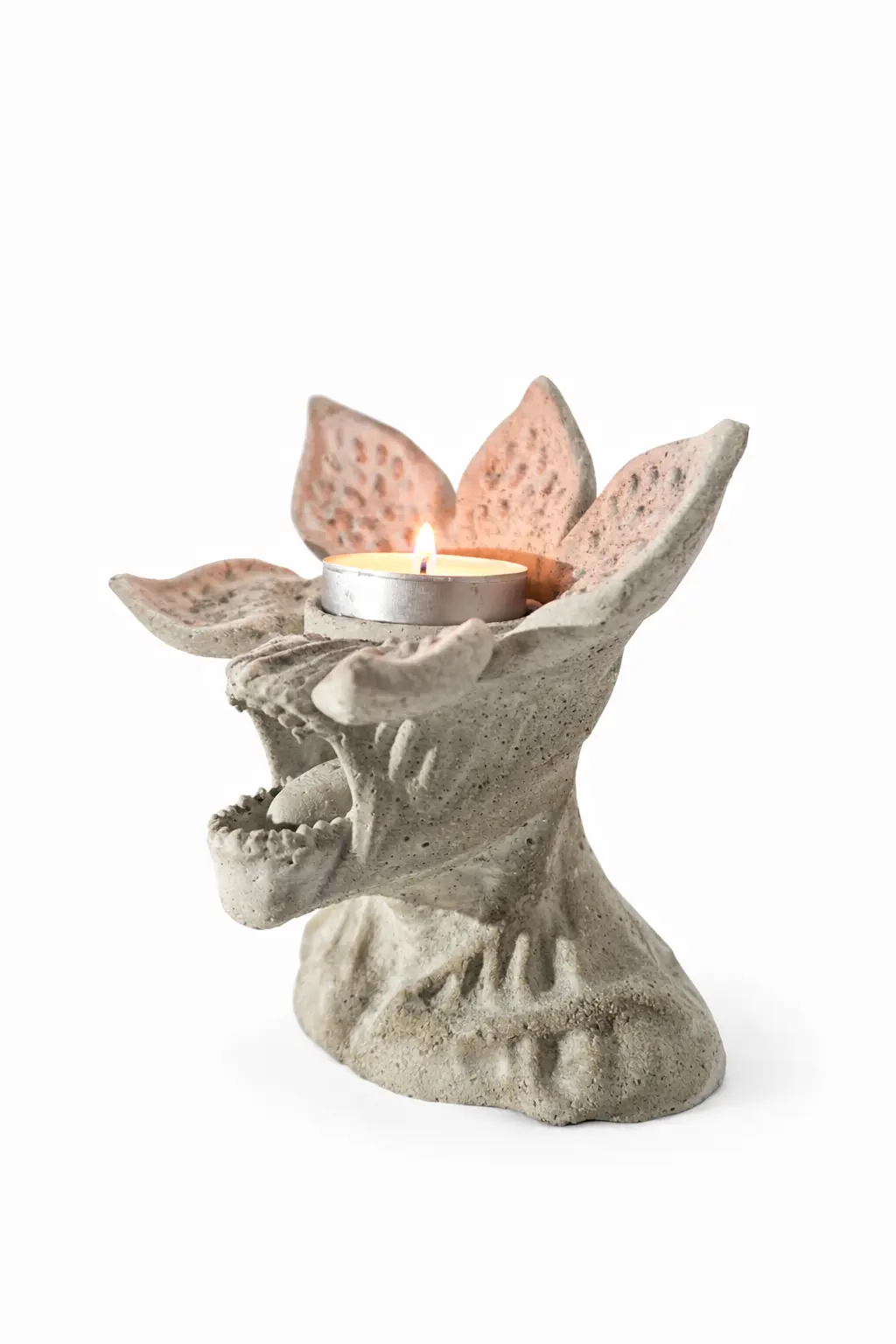 Przebudzenie Fantasy — detal świecznika z betonu 2